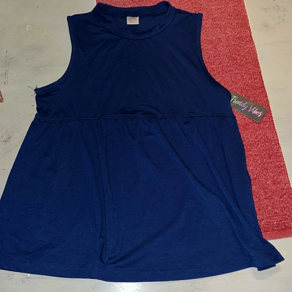 Size M blue tank flowy bottom new with tag